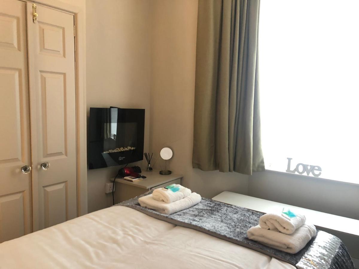 3 Double Bed Brittania Styled Central Home Near Lfc Sleeps 6 With Free Business Super Fast Fibre Broadband Liverpool Exterior photo