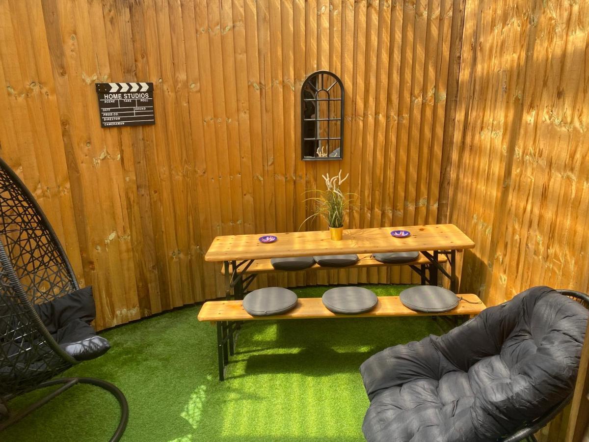 3 Double Bed Brittania Styled Central Home Near Lfc Sleeps 6 With Free Business Super Fast Fibre Broadband Liverpool Exterior photo
