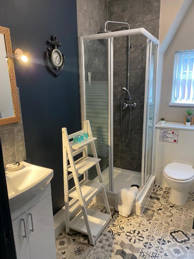 3 Double Bed Brittania Styled Central Home Near Lfc Sleeps 6 With Free Business Super Fast Fibre Broadband Liverpool Exterior photo