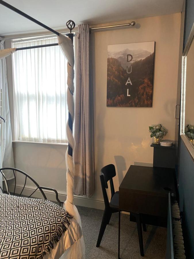 3 Double Bed Brittania Styled Central Home Near Lfc Sleeps 6 With Free Business Super Fast Fibre Broadband Liverpool Exterior photo